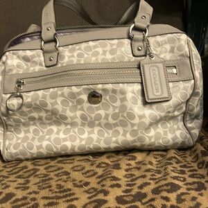 Coach handbag excellent condition with no sign of wear.